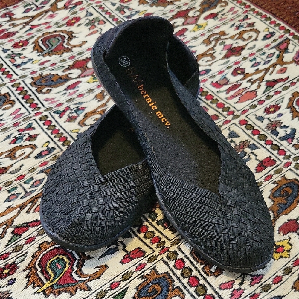bernie mev. Women's Elegant Black Loafers Size 39